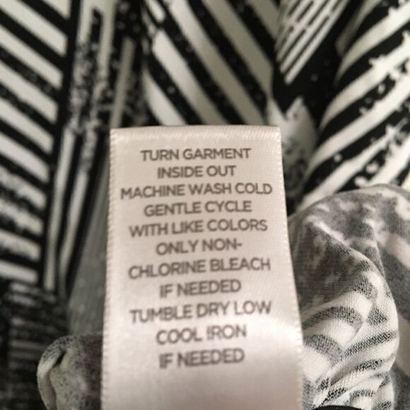 Avenue bead embellished notched V-neck blouse 22/24 - Picture 8 of 8